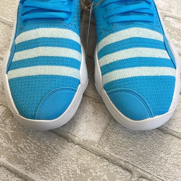 Adidas trae young blue shoes nwt