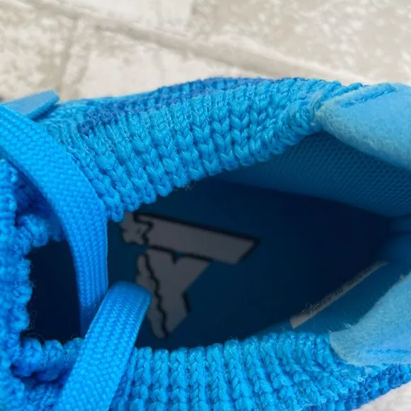 Adidas trae young blue shoes nwt