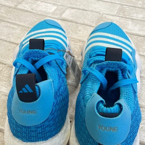 Adidas trae young blue shoes nwt