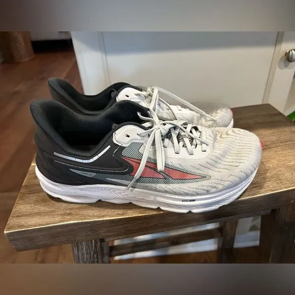 Altra Torin 6 shoes. EXCELLENT Size 10 men’s