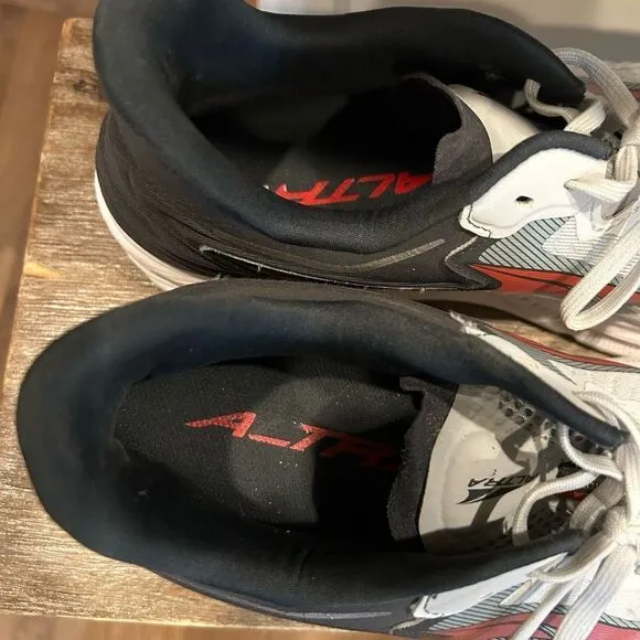 Altra Torin 6 shoes. EXCELLENT Size 10 men’s