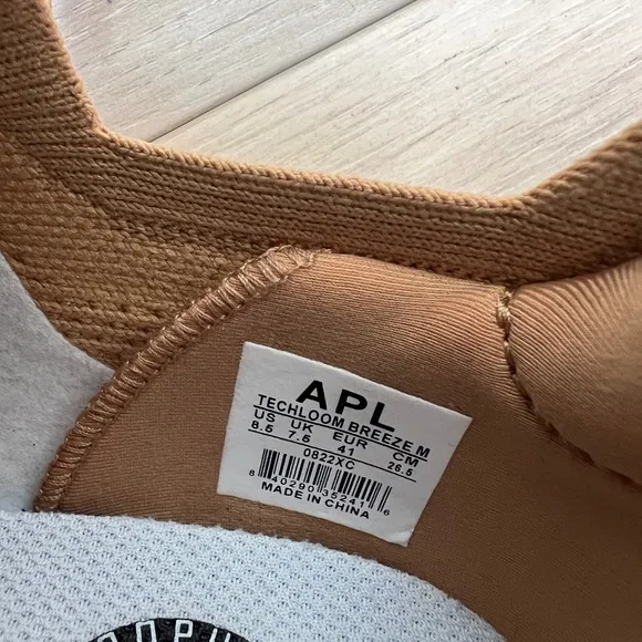 APL sneakers / peach-tan techloom breeze running shoes / size 41