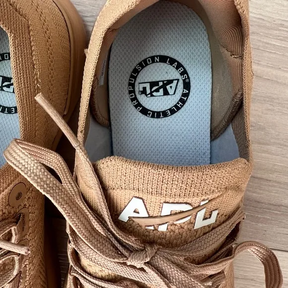 APL sneakers / peach-tan techloom breeze running shoes / size 41