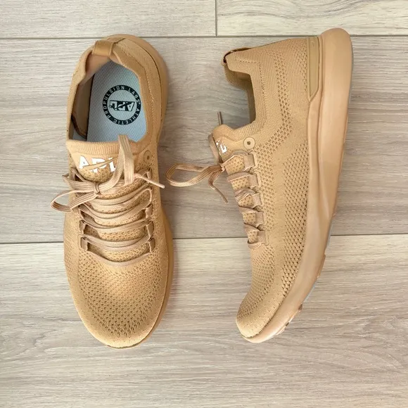 APL sneakers / peach-tan techloom breeze running shoes / size 41