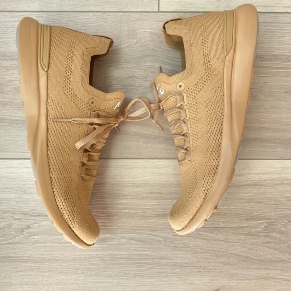 APL sneakers / peach-tan techloom breeze running shoes / size 41