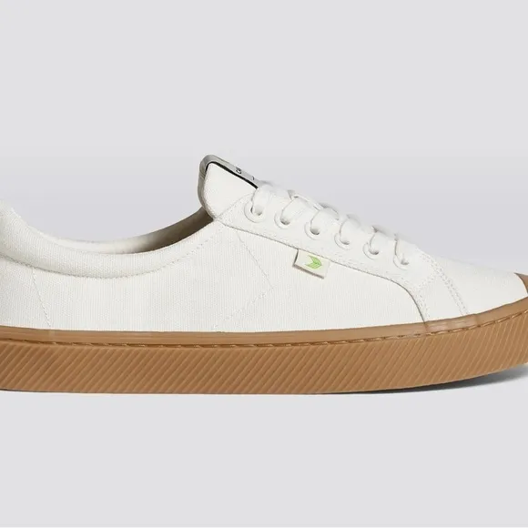 Cariuma • Off-White Gum Canvas Sneakers
