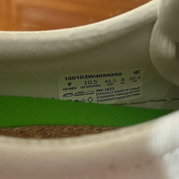 Cariuma • Off-White Gum Canvas Sneakers