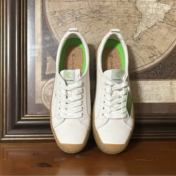 Cariuma • Off-White Gum Canvas Sneakers