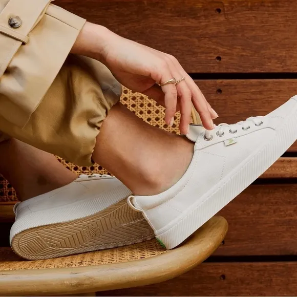 Cariuma • Off-White Gum Canvas Sneakers