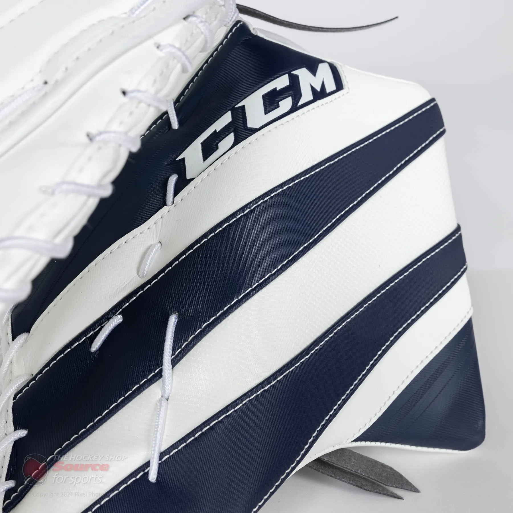 CCM Extreme Flex E5.9 Intermediate Goalie Catcher