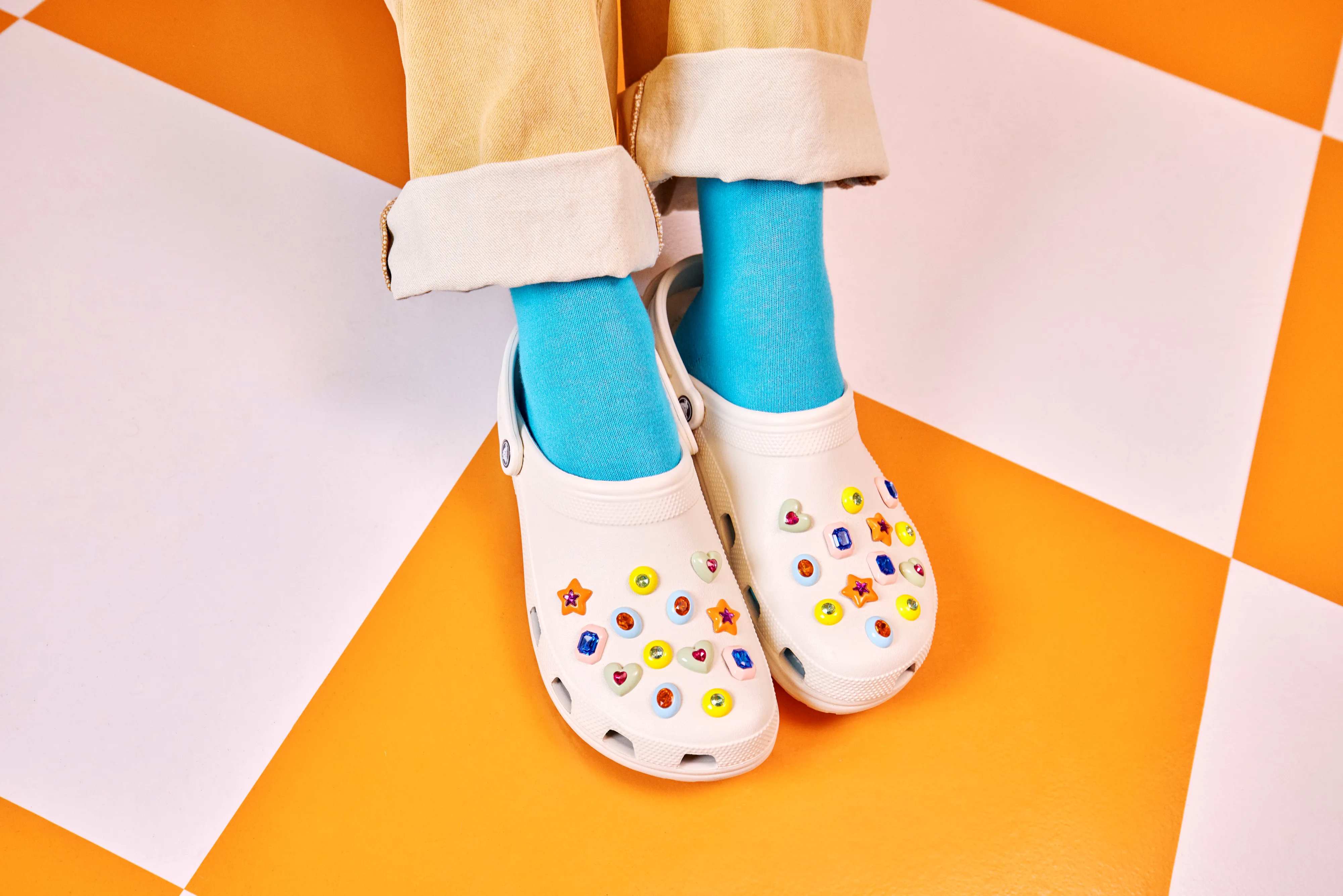 Crocs Unisex Classic Clogs (Linen)