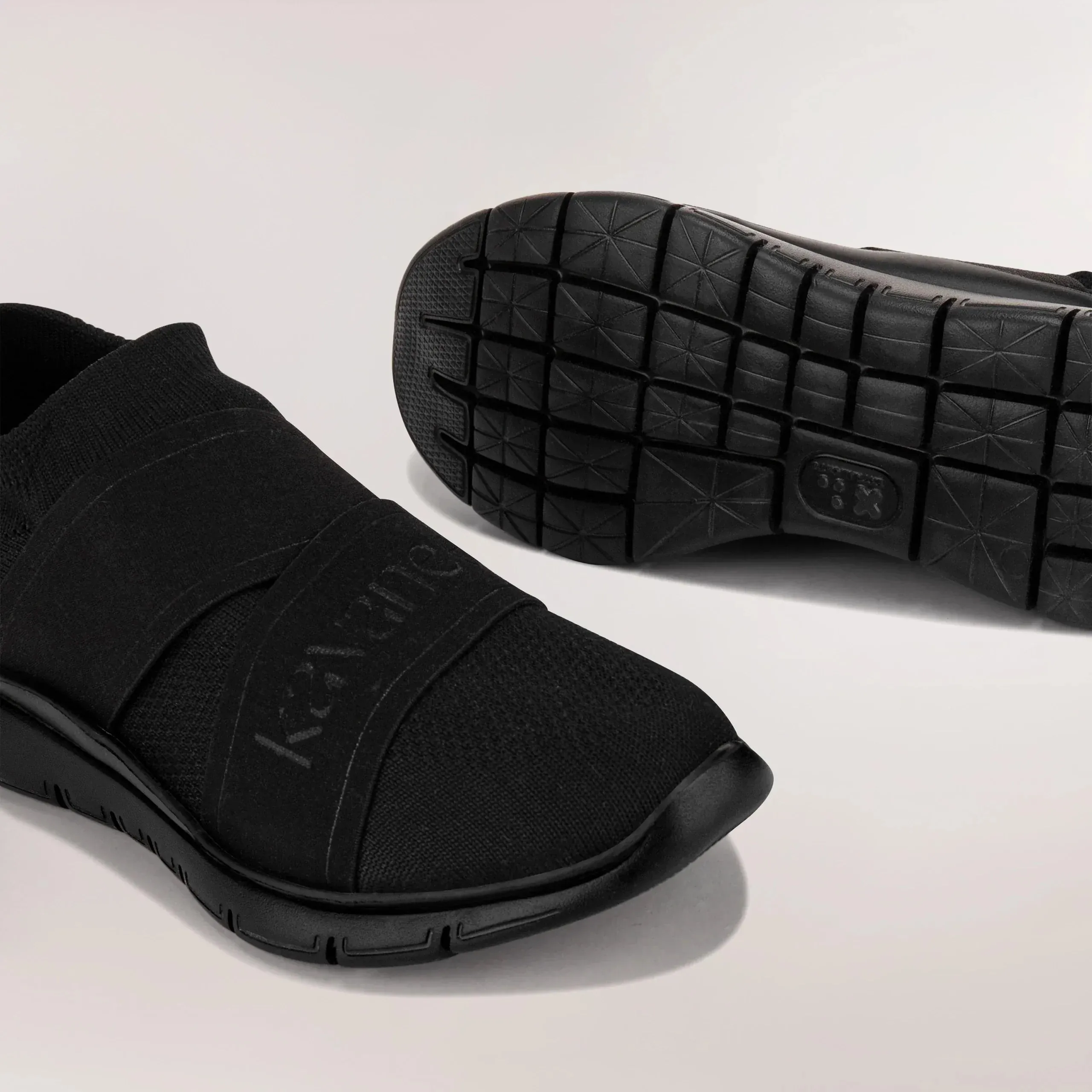 Crossover Dance Knit Sneakers - CORE BLACK