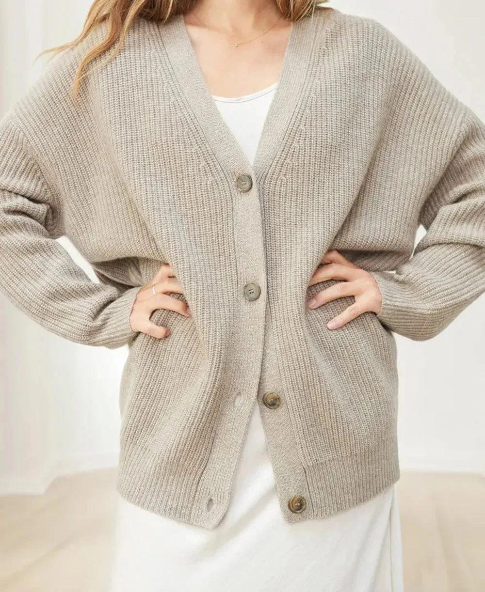 Isabella – Cozy Women’s Autumn Cardigan