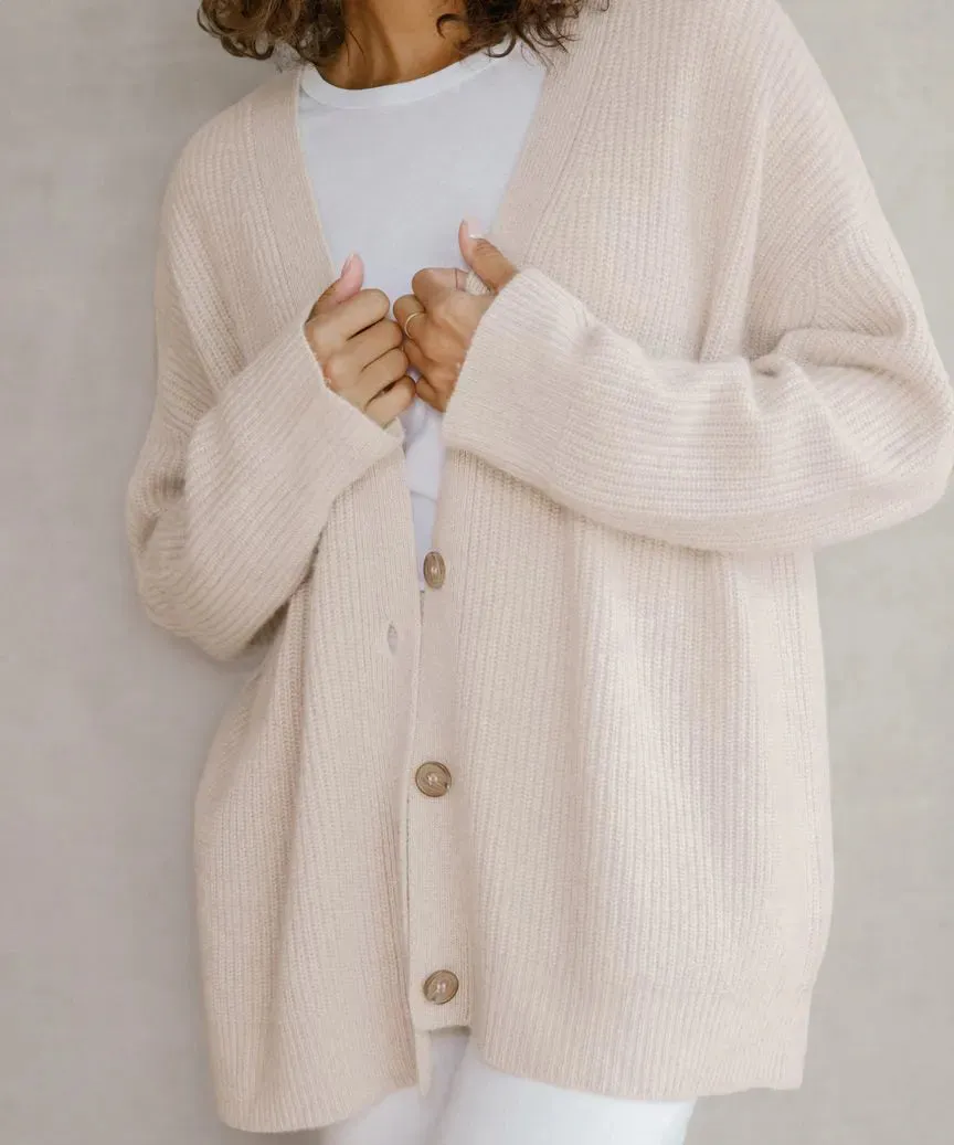 Isabella – Cozy Women’s Autumn Cardigan