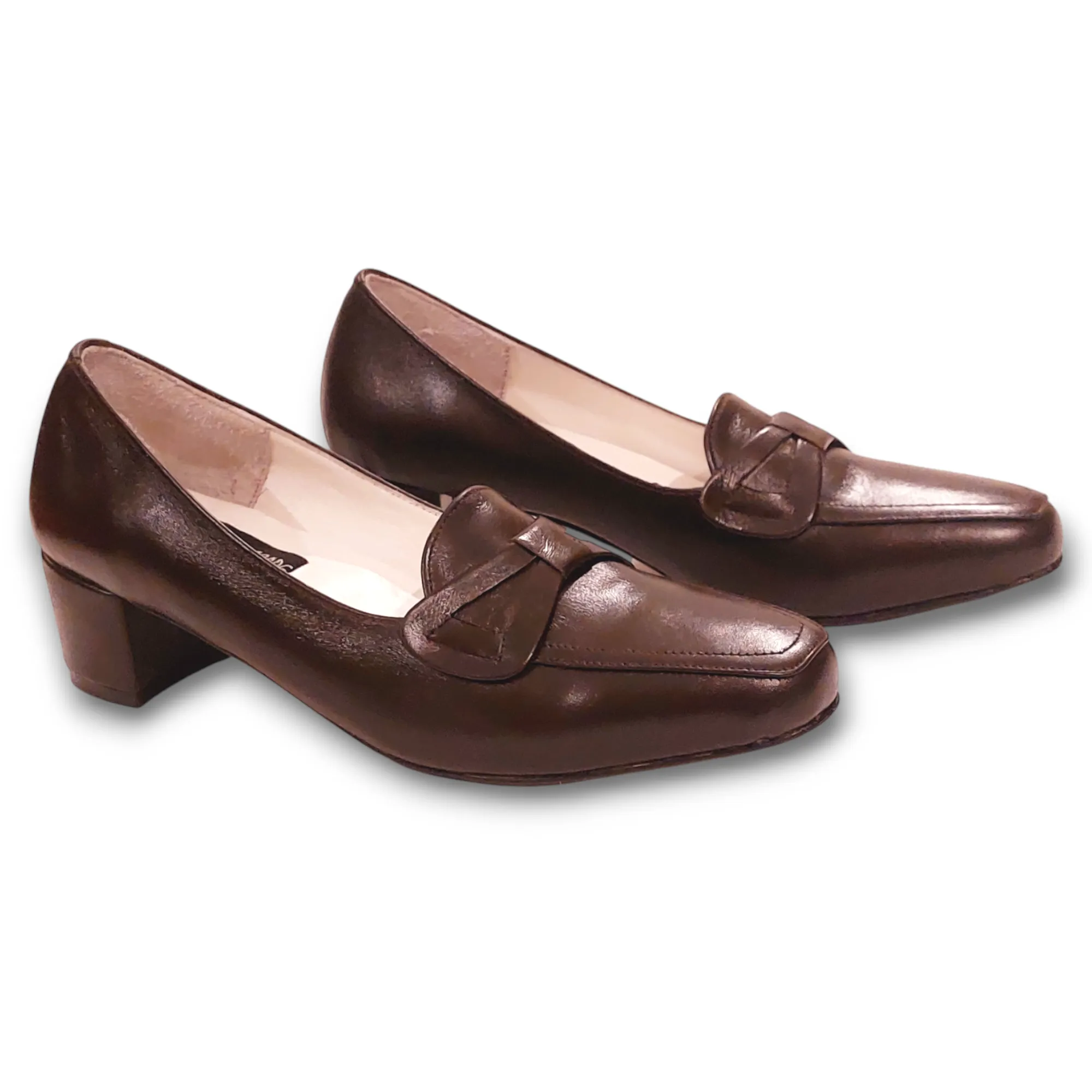 Ladies leather court shoe LS06