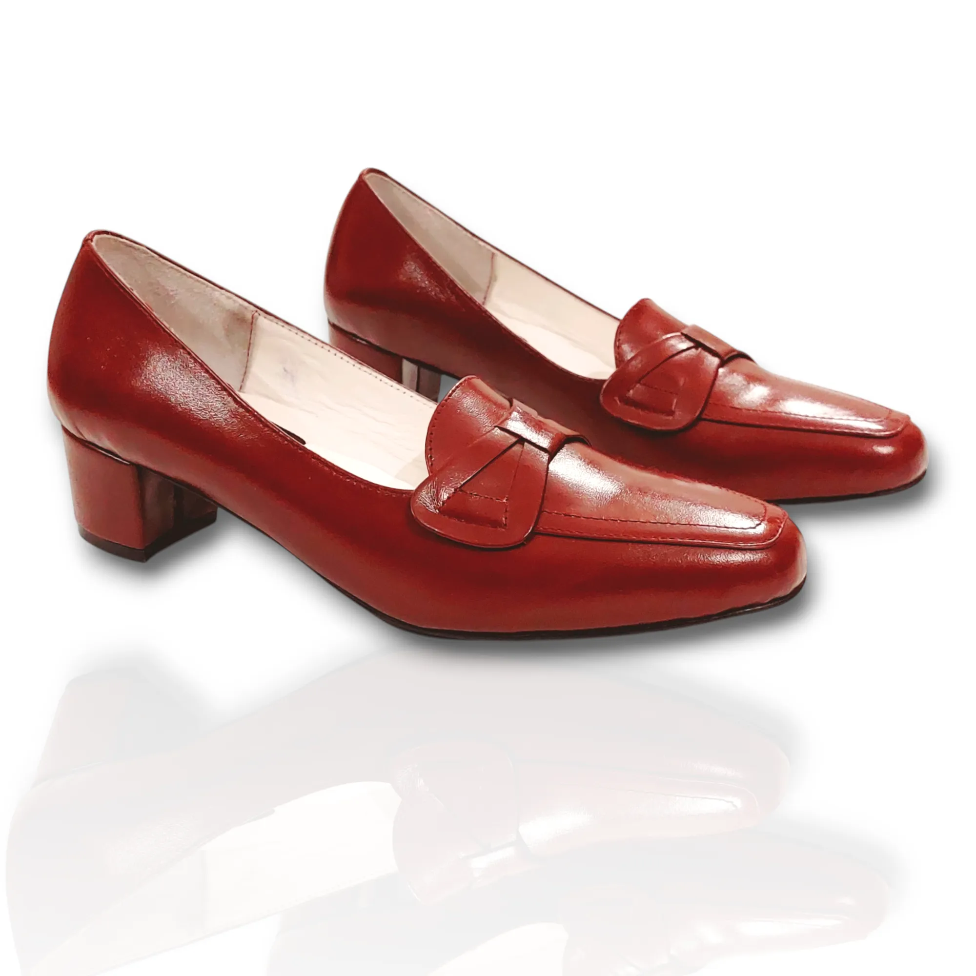 Ladies leather court shoe LS06