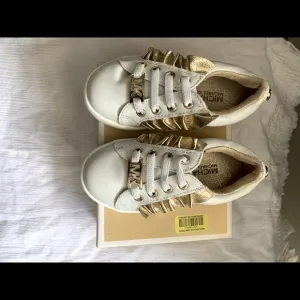 Michael KORS girls shoes