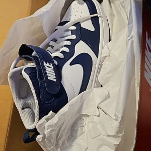 NEW   Nike YOUTH 6.5 Y Blue and White  High-Top Sneakers with Ventilated Toe Box