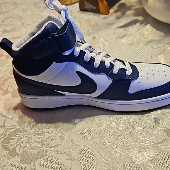 NEW   Nike YOUTH 6.5 Y Blue and White  High-Top Sneakers with Ventilated Toe Box