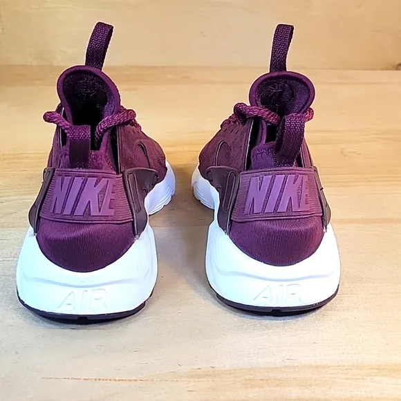 Nike Air Huarache 942121-600 Youth Sneakers