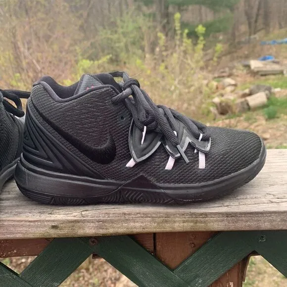 Nike Kyrie 5 Red Carpet Sneakers Sz 2Y