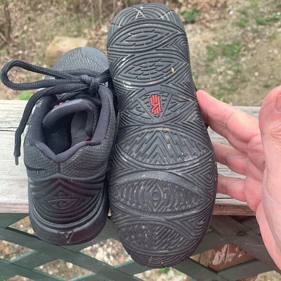 Nike Kyrie 5 Red Carpet Sneakers Sz 2Y