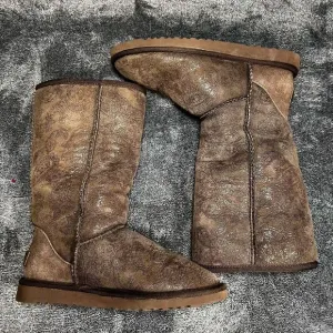 UGG Australia women's classic Boot US 5 Brown Fur Lined winter boot