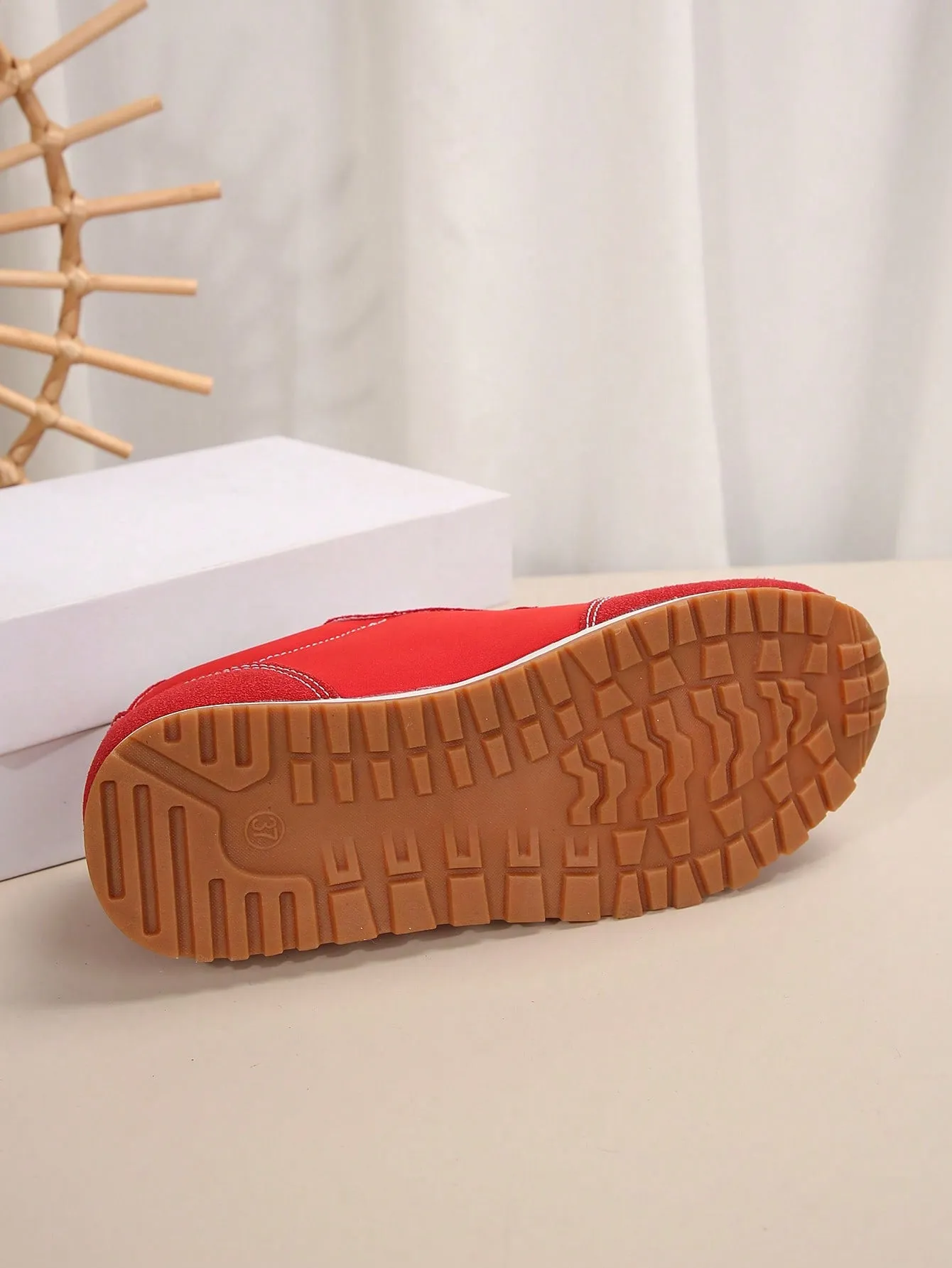 Women Plush Patchwork Lace-Up Front Thick Sports Shoes, New Lightweight Thick Sole Casual Sneakers,Outdoor Sports Style Student Shoes For Spring Autumn